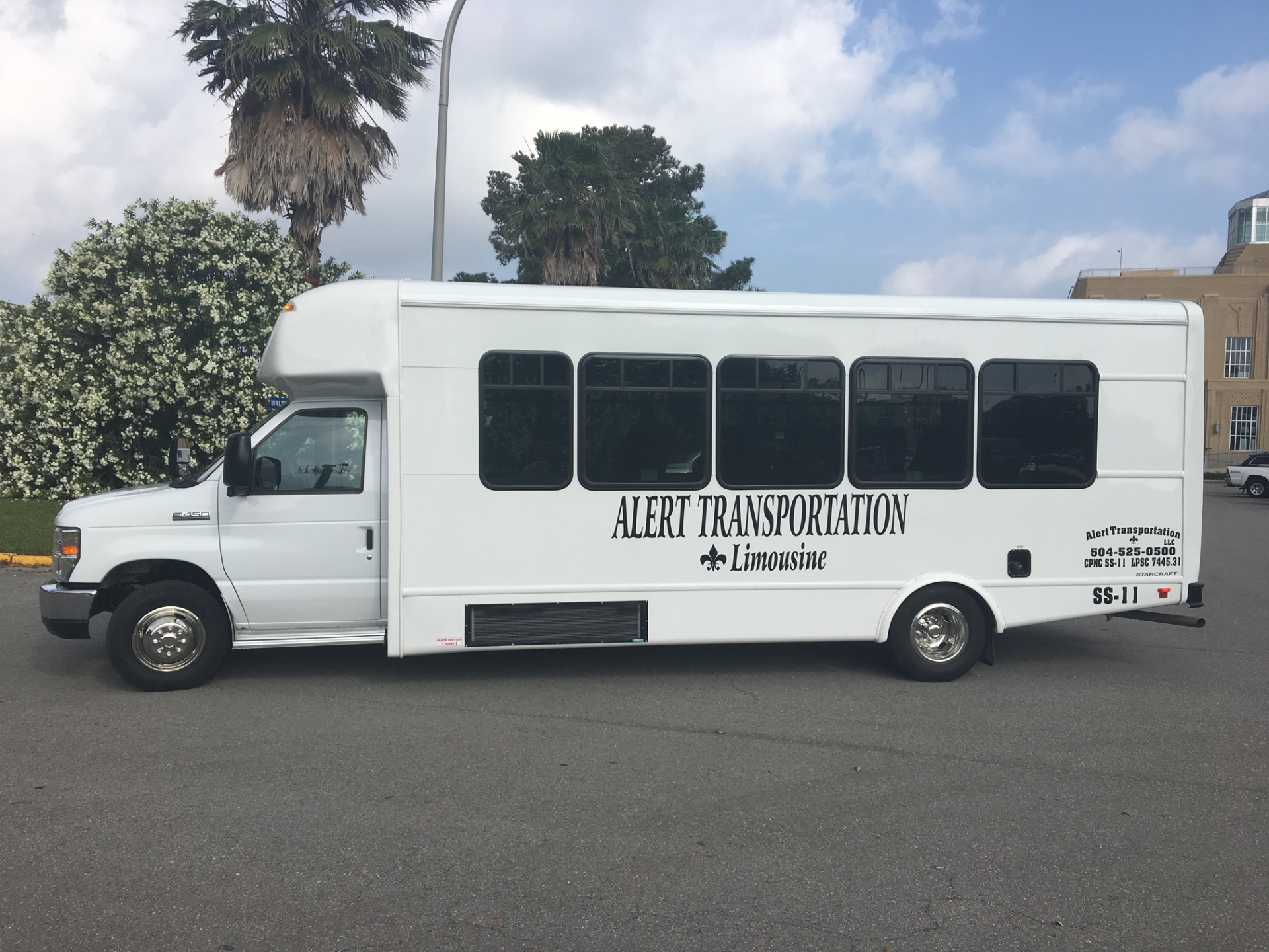 25 passenger minibus with luggage
Coach Bus /
Metairie, LA

 / Hourly $0.00
