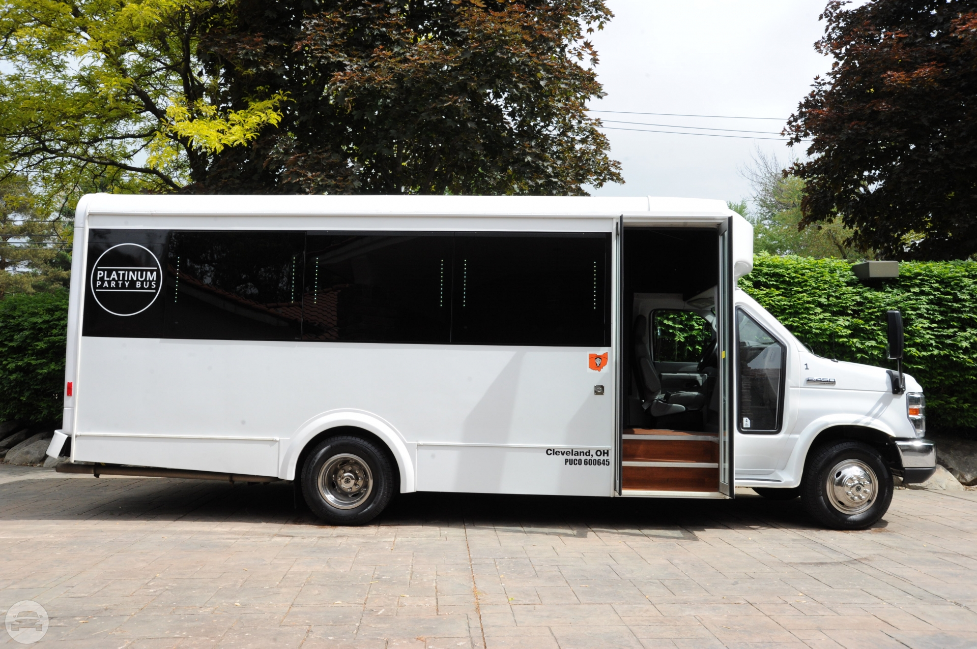16 passenger Luxury Party Bus
Party Limo Bus /
Cleveland, OH

 / Hourly $90.00
