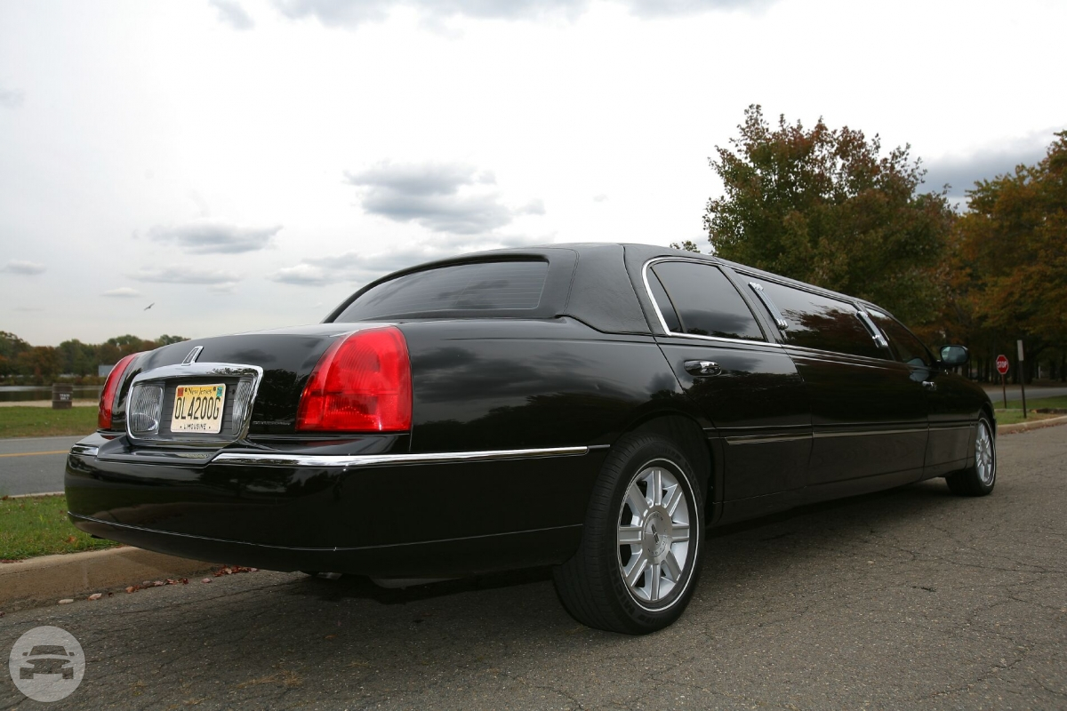Black Lincoln Stretch Limousine
Limo /
New York, NY

 / Hourly $60.00

