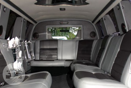 White Ford Excursion Limo
Limo /
Cincinnati, OH

 / Hourly $0.00
