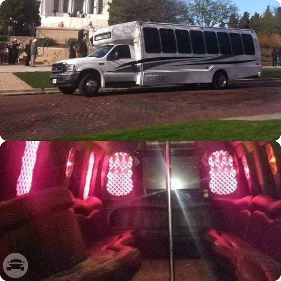 Luxury Party Limo Bus
Party Limo Bus /
Chicago, IL

 / Hourly $0.00
