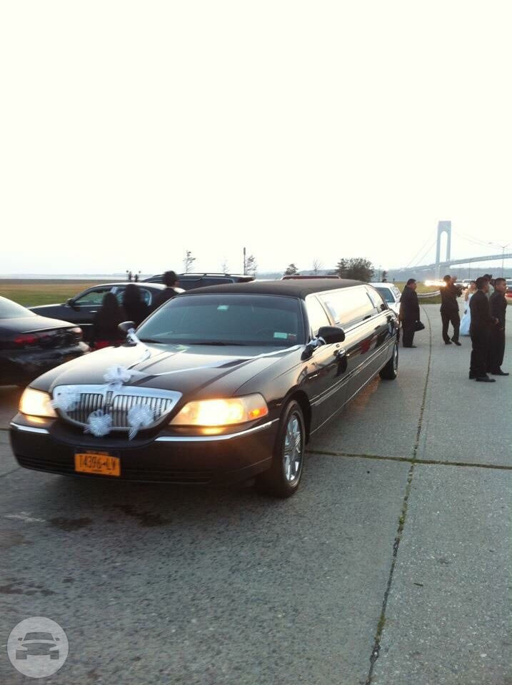 6 Passenger Black Lincoln Stretch Limousine
Limo /
New York, NY

 / Hourly $110.00
