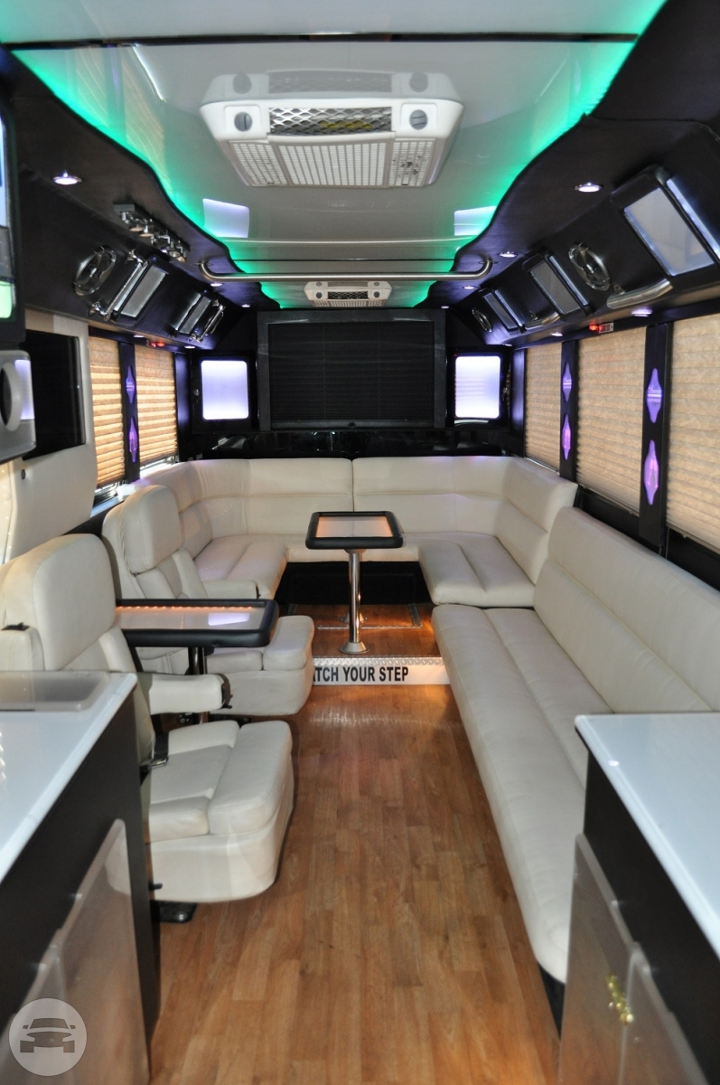 35 Passenger Freightliner Limo Bus
Party Limo Bus /
New York, NY

 / Hourly $235.00
