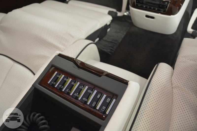 Maybach 62 Extended Wheelbase Limited Edition
Limo /
New York, NY

 / Hourly $0.00
