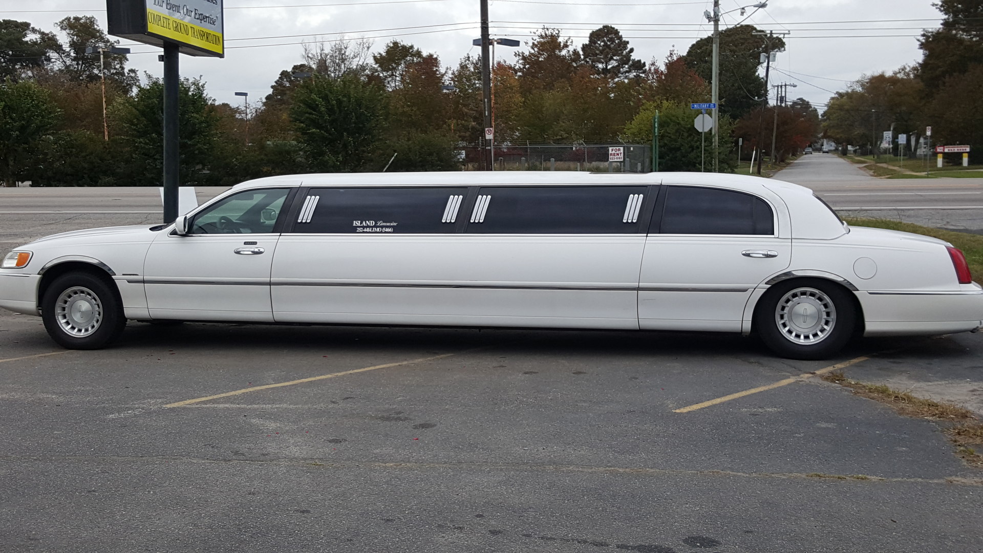 White Lincoln Limousine - Town Car Super Stretch Limousine
Limo /
Midlothian, VA

 / Hourly $0.00
