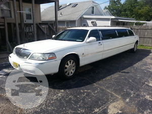 White Lincoln Towncar Limousine – Guest: 10
Limo /
Charleston, SC

 / Hourly $0.00
