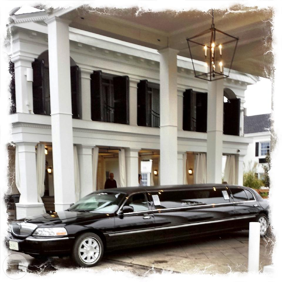 8 Passenger Executive Lincoln Town Car Stretch
Limo /
Lexington, KY

 / Hourly $0.00
