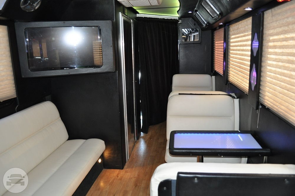 Freightliner Party Bus 35 Passenger
Party Limo Bus /
New York, NY

 / Hourly $0.00
