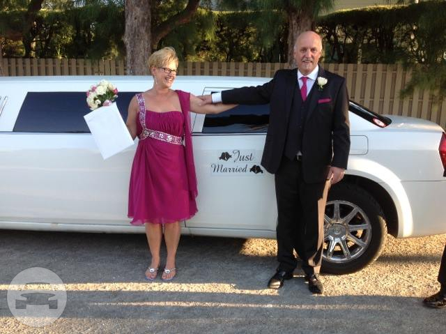 White Chrysler 300 Stretch Limo
Limo /
Tampa, FL

 / Hourly $0.00
