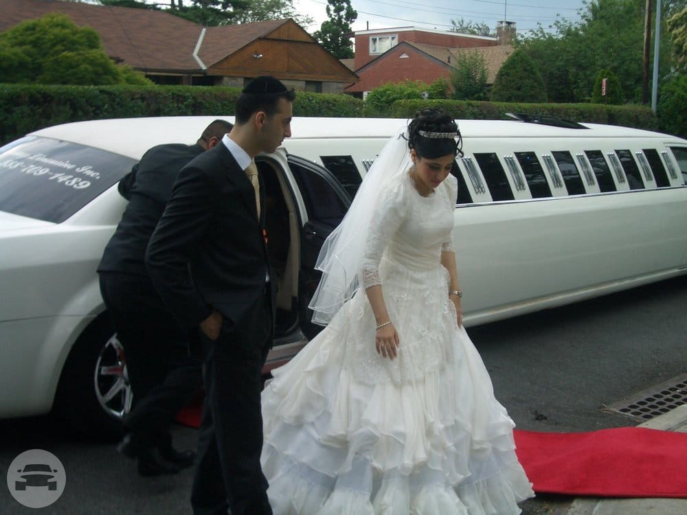 Chrysler Limo - Bentley Edition
Limo /
New York, NY

 / Hourly $0.00
