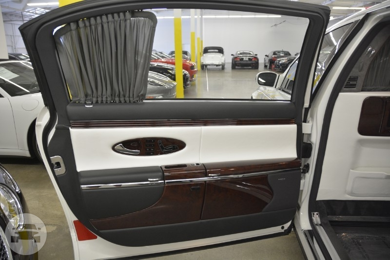 Maybach 62 Extended Wheelbase Limited Edition
Limo /
New York, NY

 / Hourly $0.00
