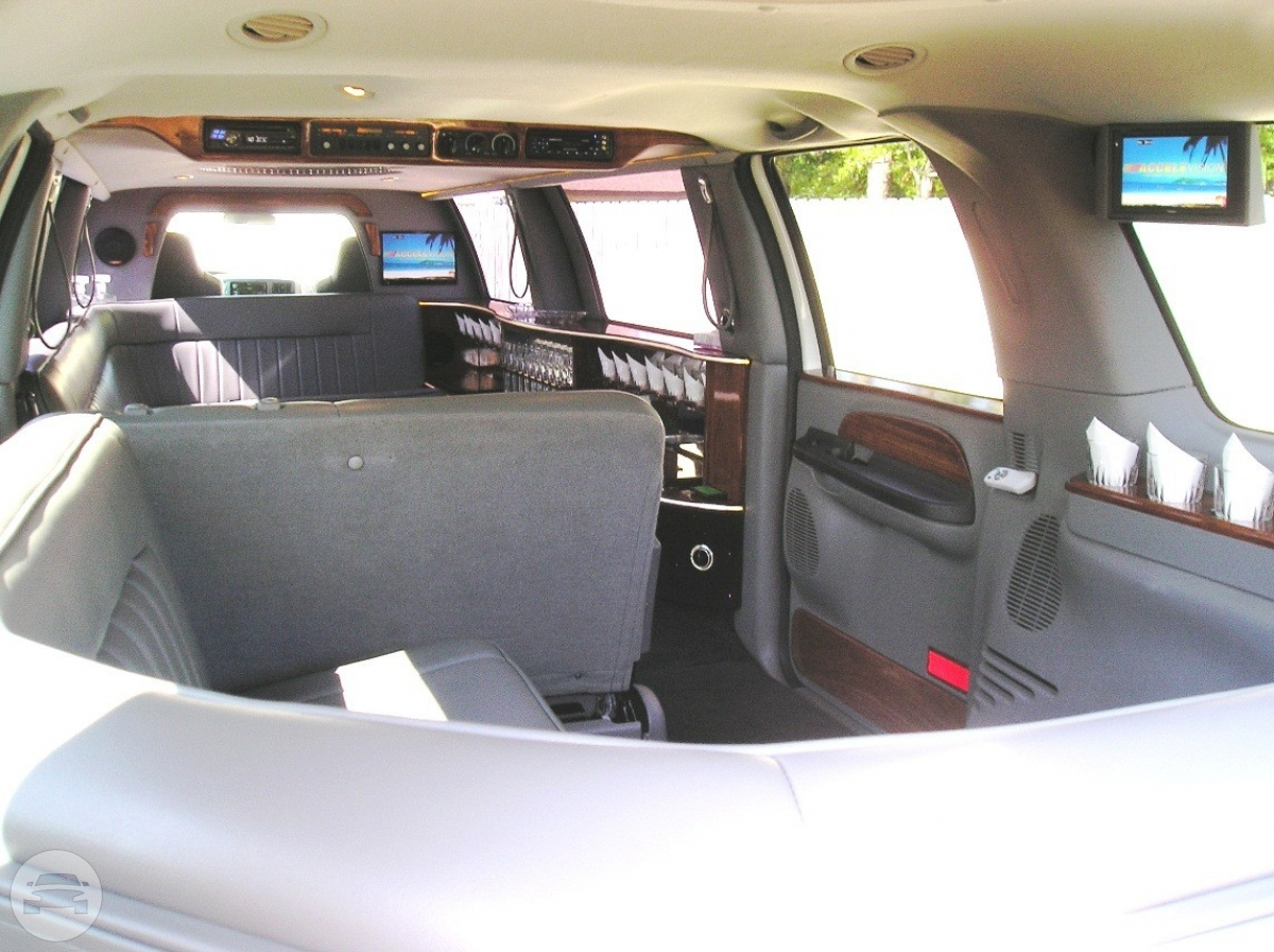 Excursion/Expedition Stretch Limousine
Limo /
St. Petersburg, FL

 / Hourly $0.00
