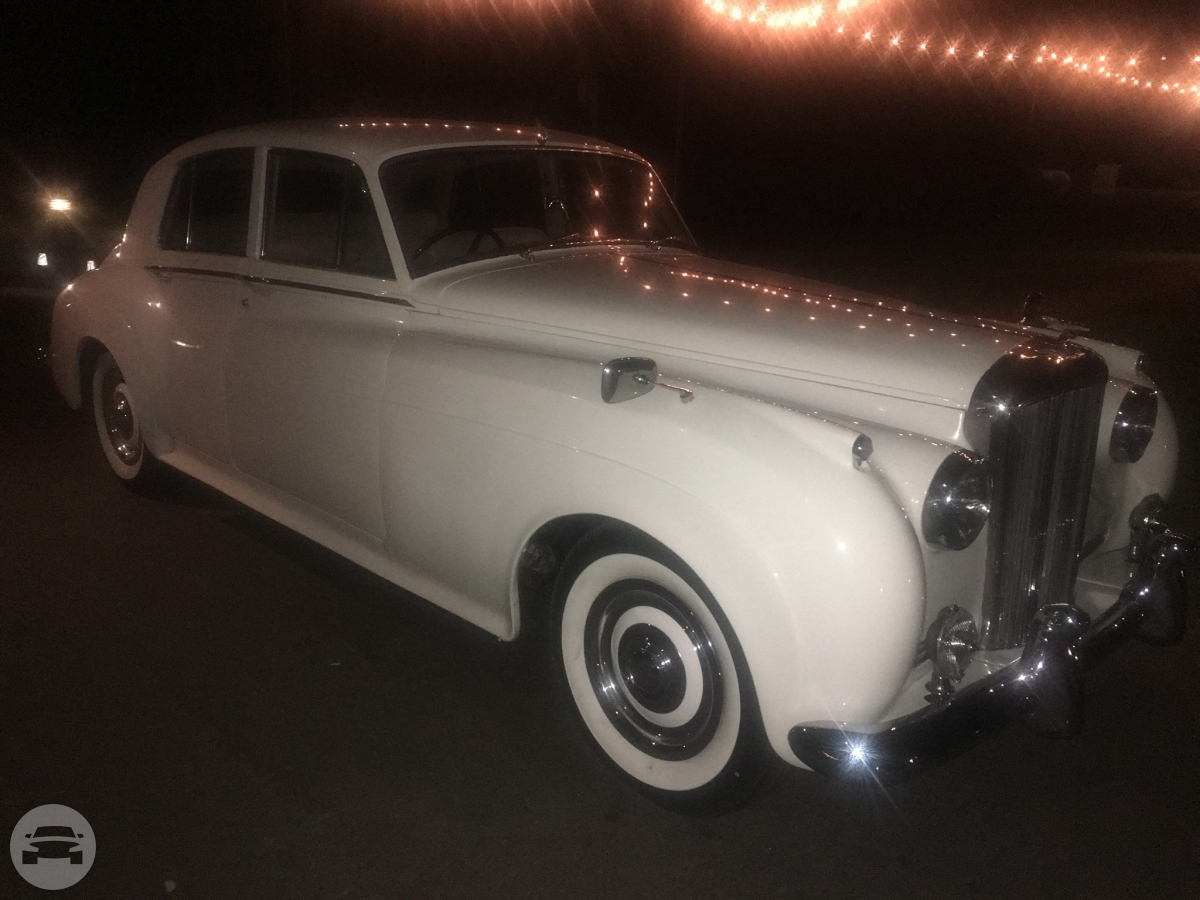Vintage Luxury
Sedan /
Charleston, SC

 / Hourly $0.00
