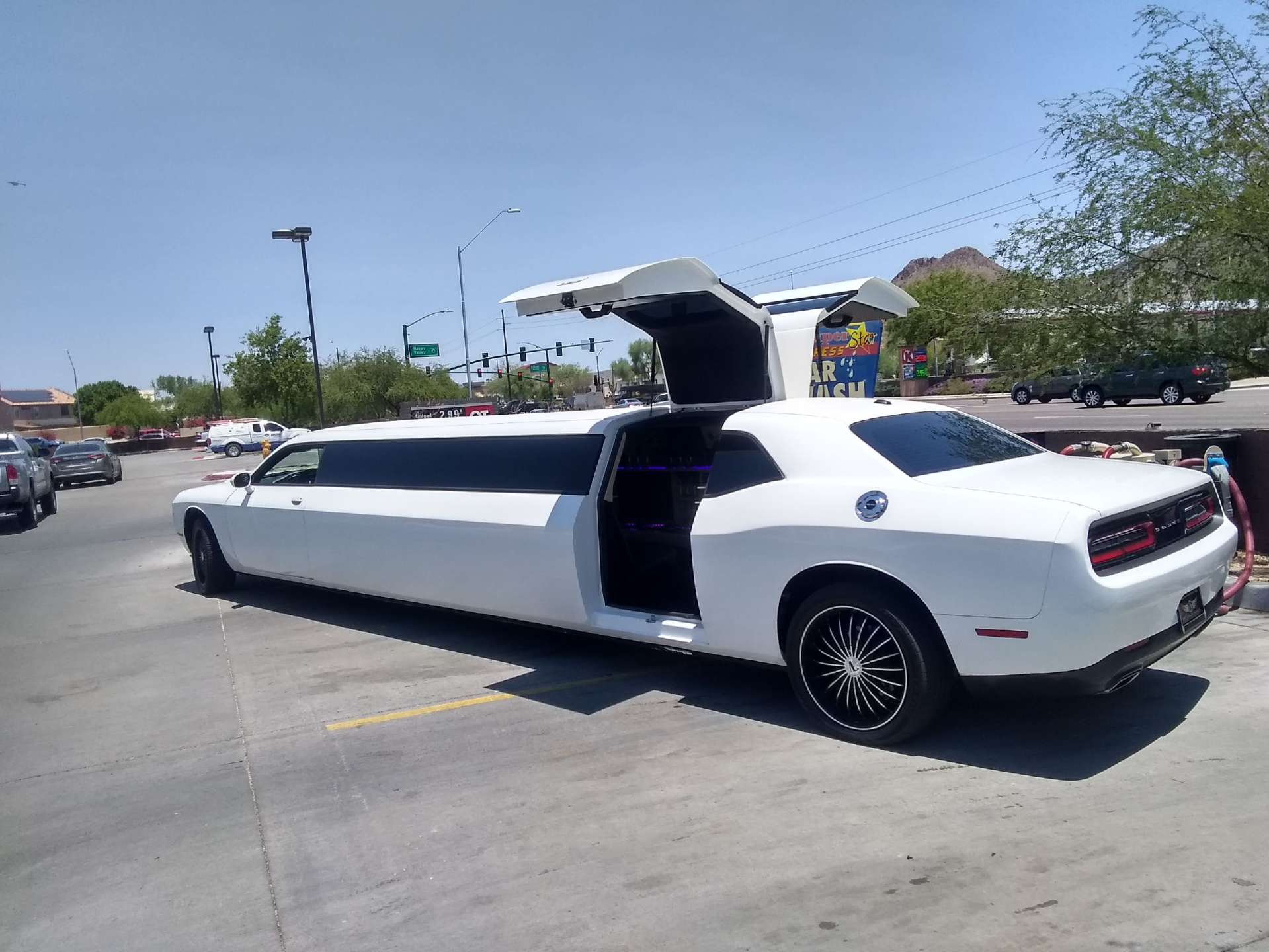 Challenger Limousine 
Limo /
Phoenix, AZ

 / Hourly (Wedding) $125.00
 / Hourly $125.00
 / Airport Transfer $165.00
