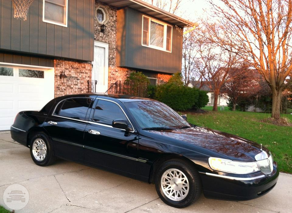 Lincoln Town Car
Sedan /
Portage, IN

 / Hourly $0.00
