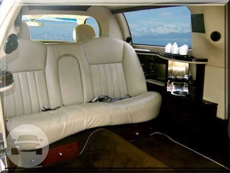 6 Passenger White Lincoln Towncar Stretch Limousine
Limo /
New York, NY

 / Hourly $0.00

