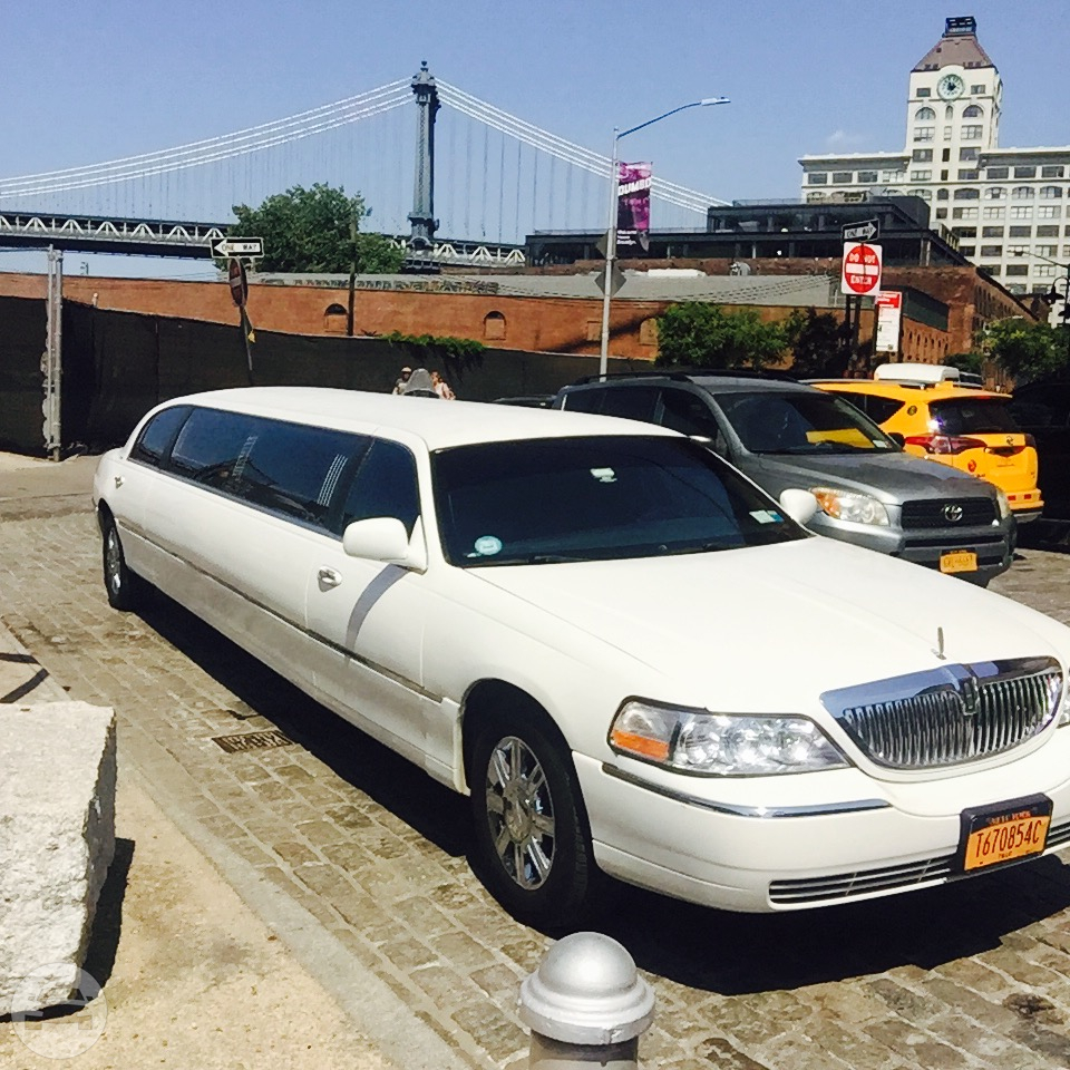 10 Passenger White Lincoln Limo
Limo /
New York, NY

 / Hourly $105.00
