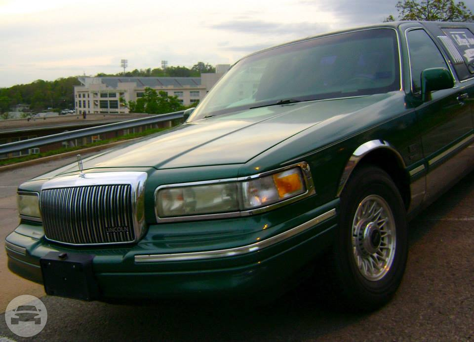 Lincoln Towncar
Limo /
Fayetteville, AR

 / Hourly $0.00
