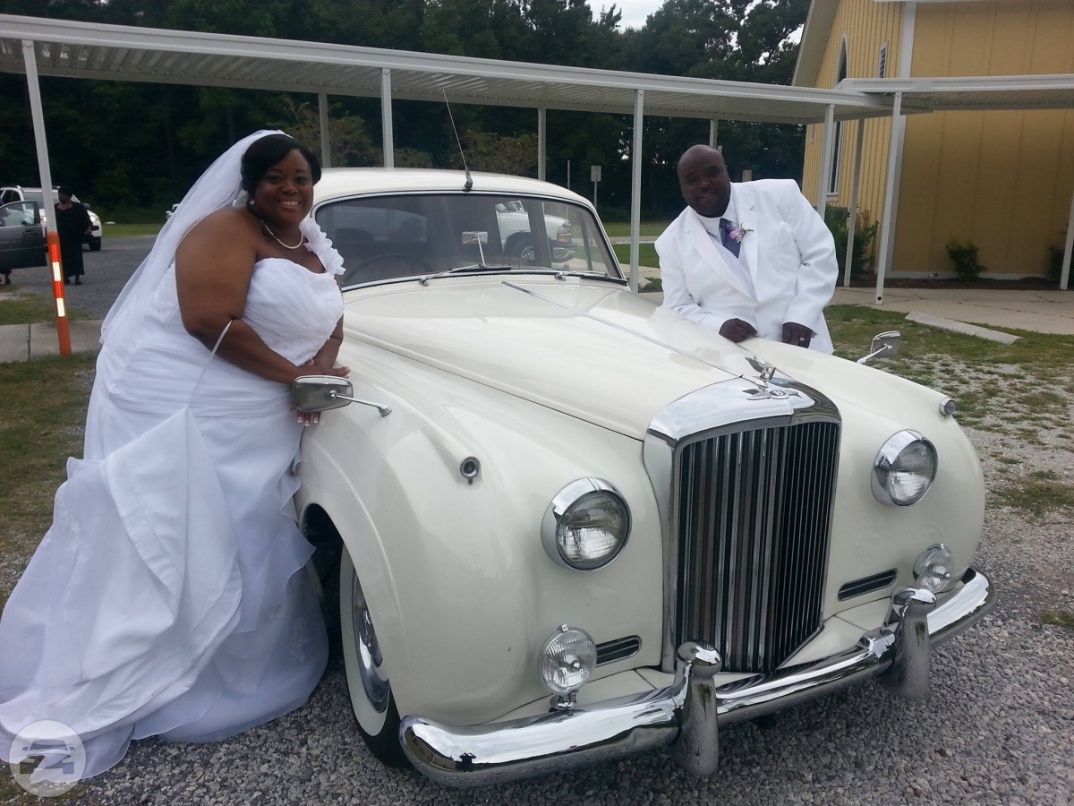 Vintage Luxury
Sedan /
Charleston, SC

 / Hourly $0.00
