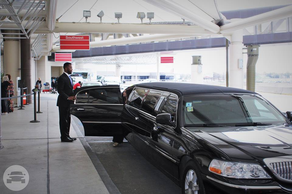 BLACK LINCOLN LIMOUSINE
Limo /
New Orleans, LA

 / Hourly $0.00
