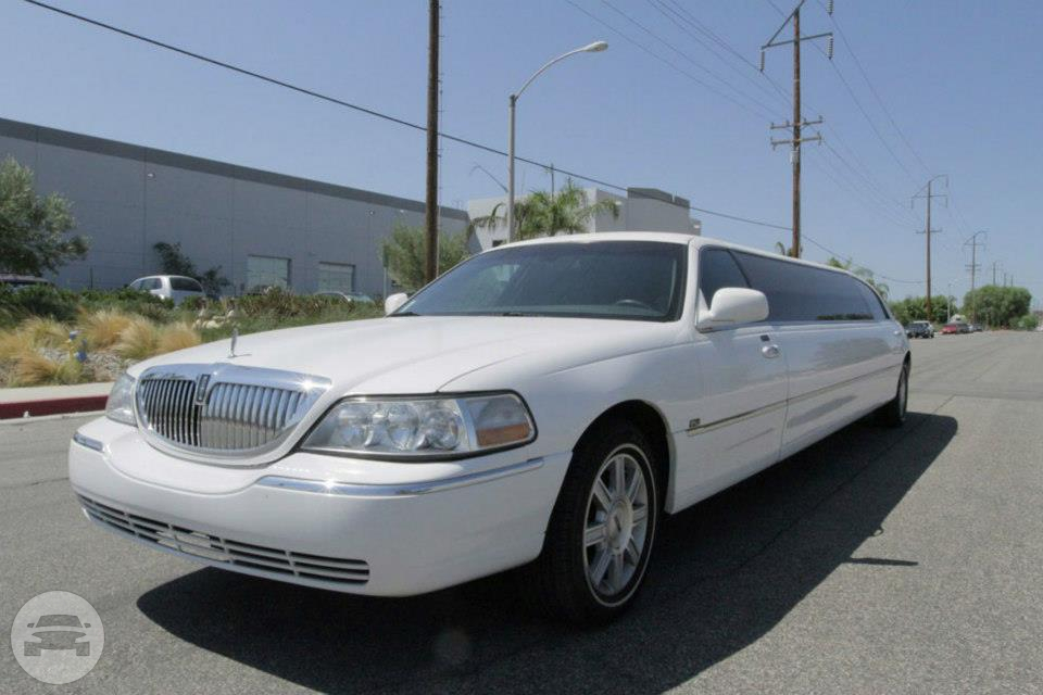 White 10-Passenger Lincoln Limousine
Limo /
New York, NY

 / Hourly $0.00
