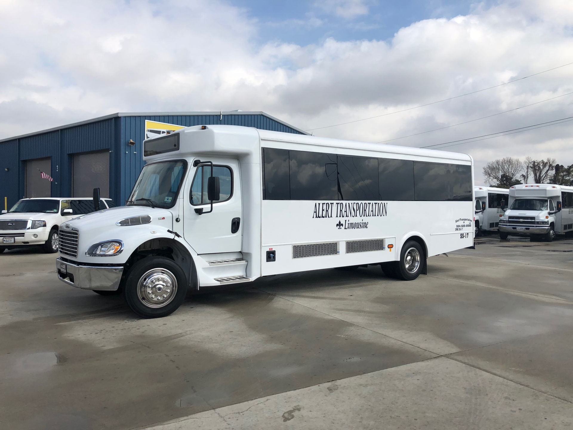 29 passenger minibus with luggage
Coach Bus /
Metairie, LA

 / Hourly $0.00
