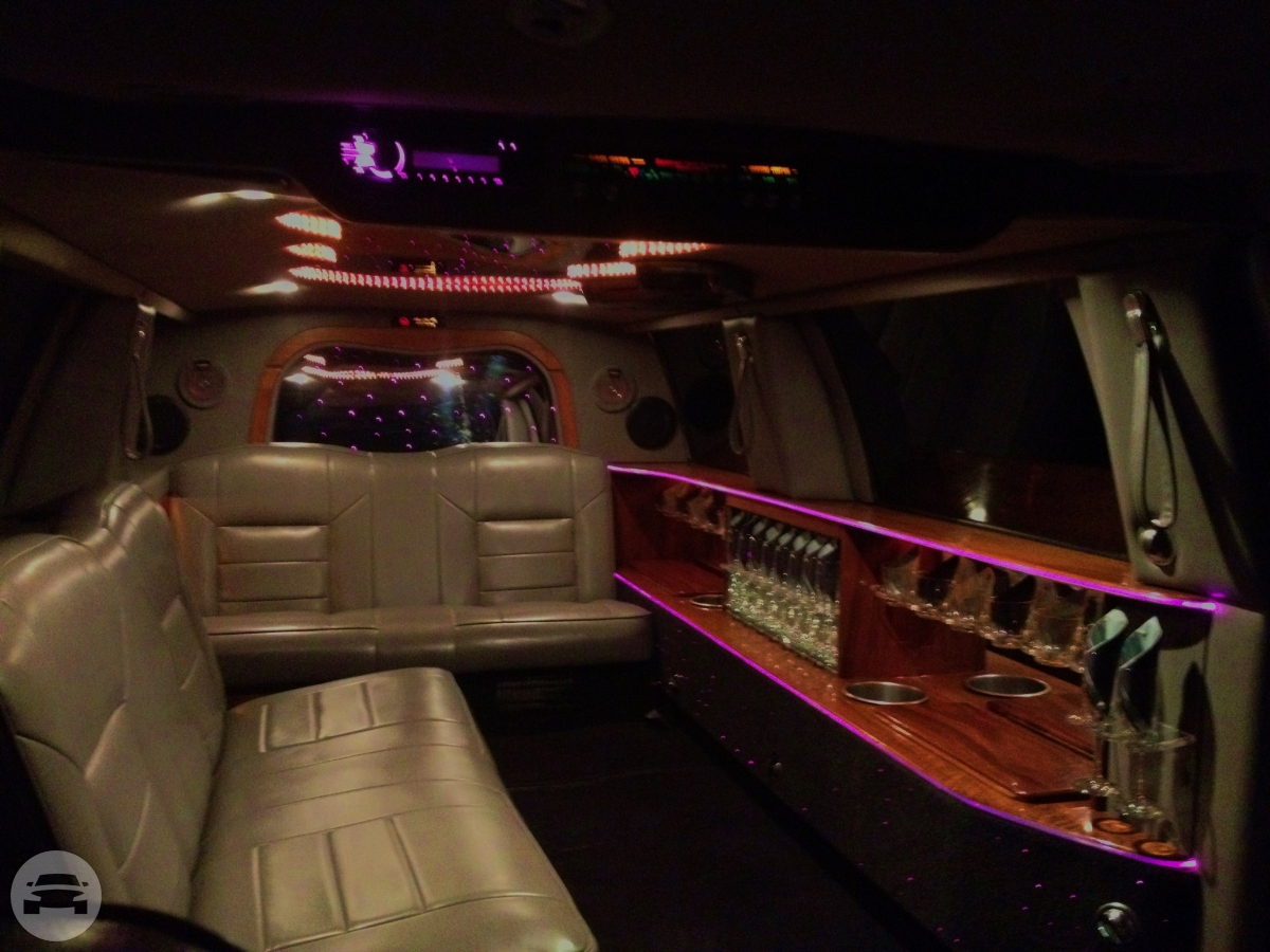 White Limousine
Limo /
Kansas City, MO

 / Hourly $0.00
