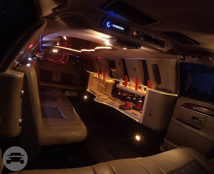 11 Passenger TUXEDO TOP LIMO
Limo /
Columbus, OH

 / Hourly $0.00
