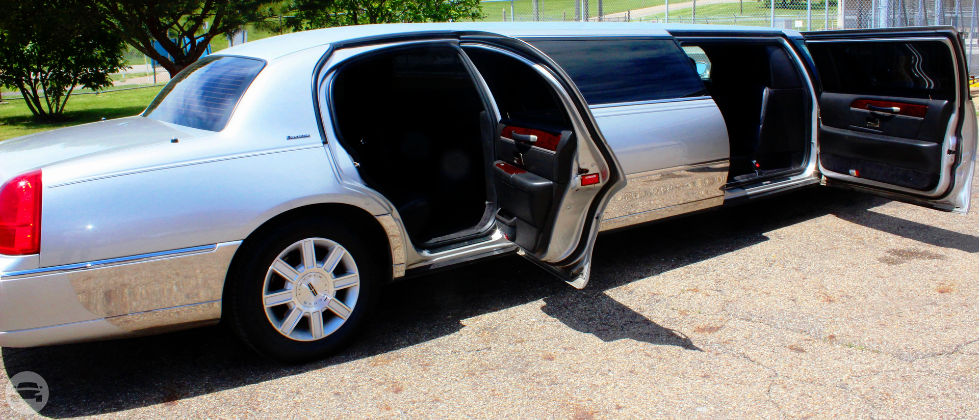 10 Passenger Lincoln Stretch Limousine - Gray
Limo /
Akron, OH

 / Hourly $0.00
