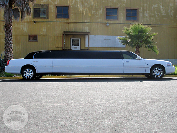 10 Passenger Lincoln Town Car - White Exterior  (Black Tuxedo Canvas Top)
Limo /
San Francisco, CA

 / Hourly $0.00

