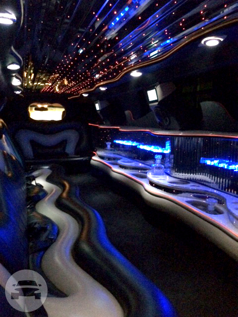 13 Passenger White Stretch Lincoln Town Car Limo
Limo /
Cincinnati, OH

 / Hourly $0.00
