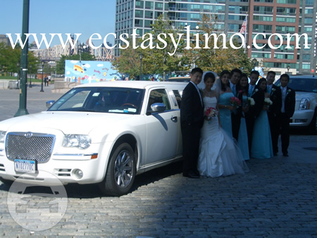 Chrysler Limo - Bentley Edition
Limo /
New York, NY

 / Hourly $0.00
