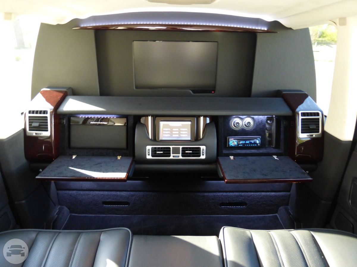VIP Range Rover Limousine
SUV /
New York, NY

 / Hourly $0.00
