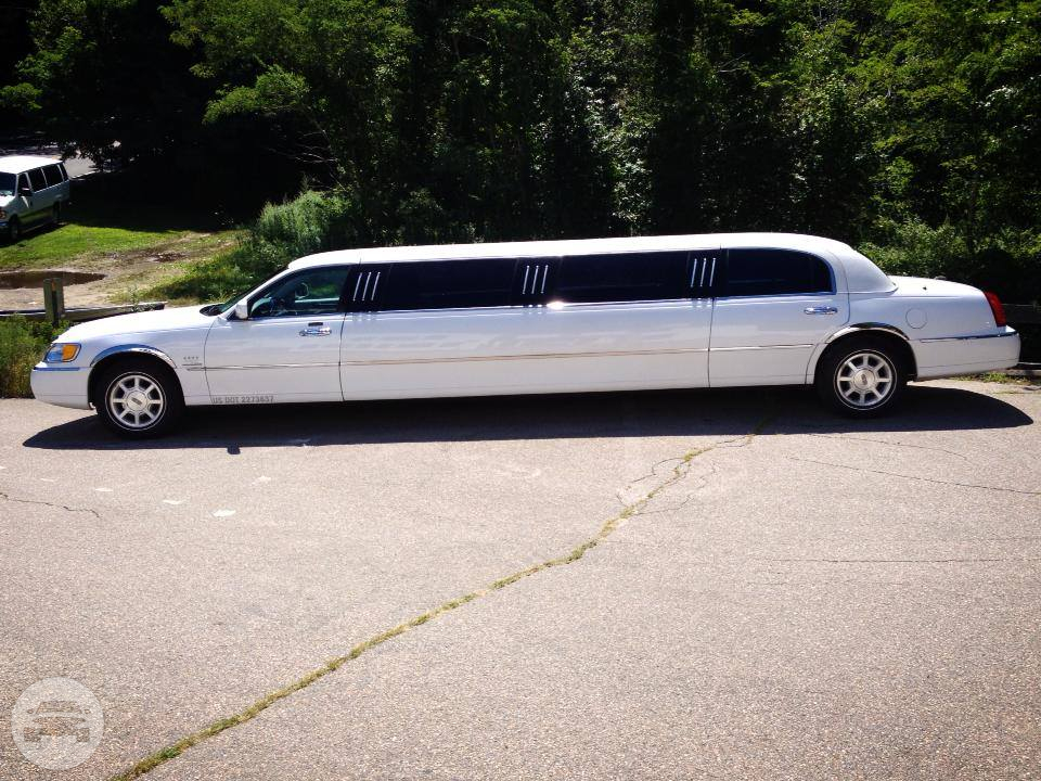White Super Stretch Limousine
Limo /
Boston, MA

 / Hourly (Other services) $65.00
