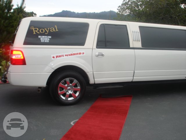 White Expedition Limousine - 13 Passenger
Limo /
San Francisco, CA

 / Hourly $0.00
