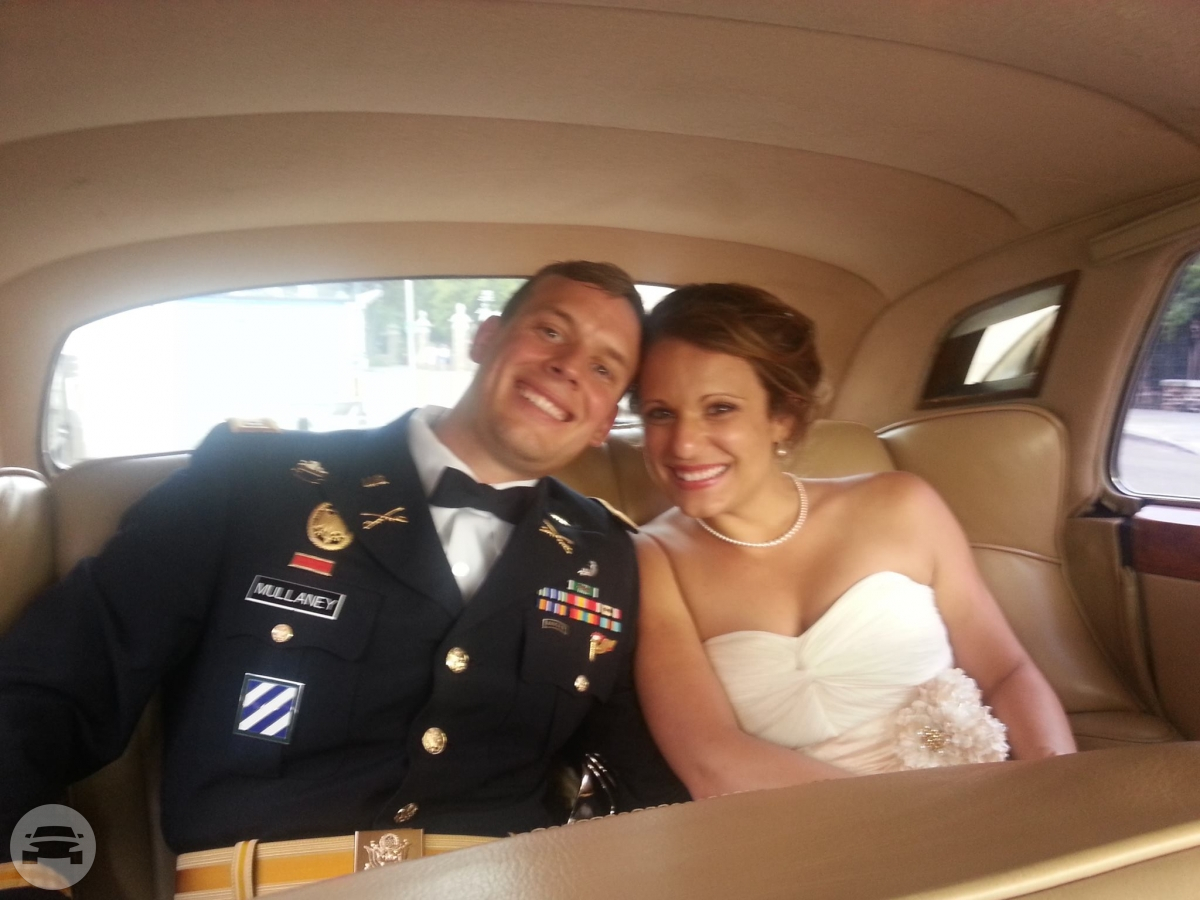 Vintage Luxury
Sedan /
Charleston, SC

 / Hourly $0.00
