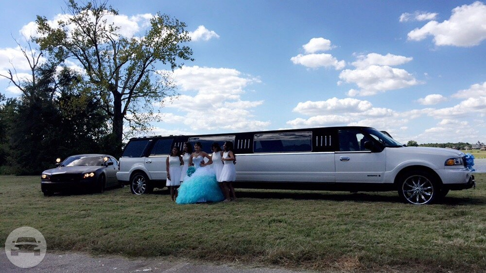 Lincoln Navigator Stretch Limo – White/Black Tuxedo
Limo /
Louisville, KY

 / Hourly $0.00
