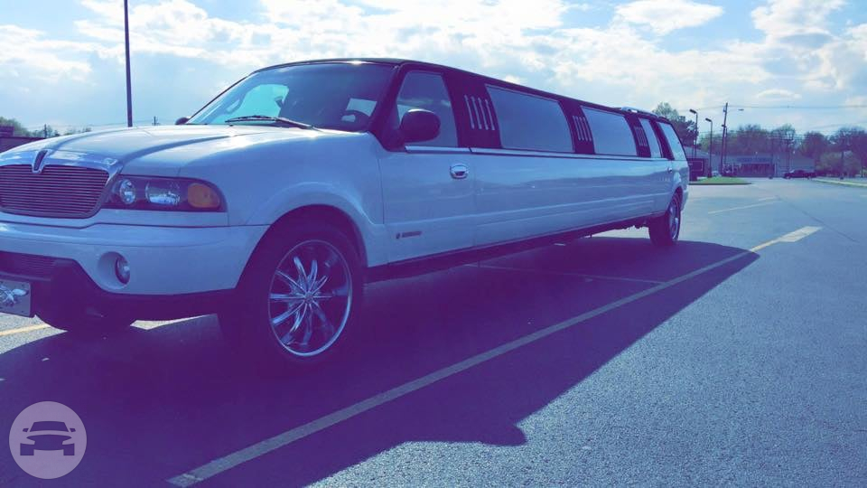 Lincoln Navigator Stretch Limo – White/Black Tuxedo
Limo /
Louisville, KY

 / Hourly $0.00
