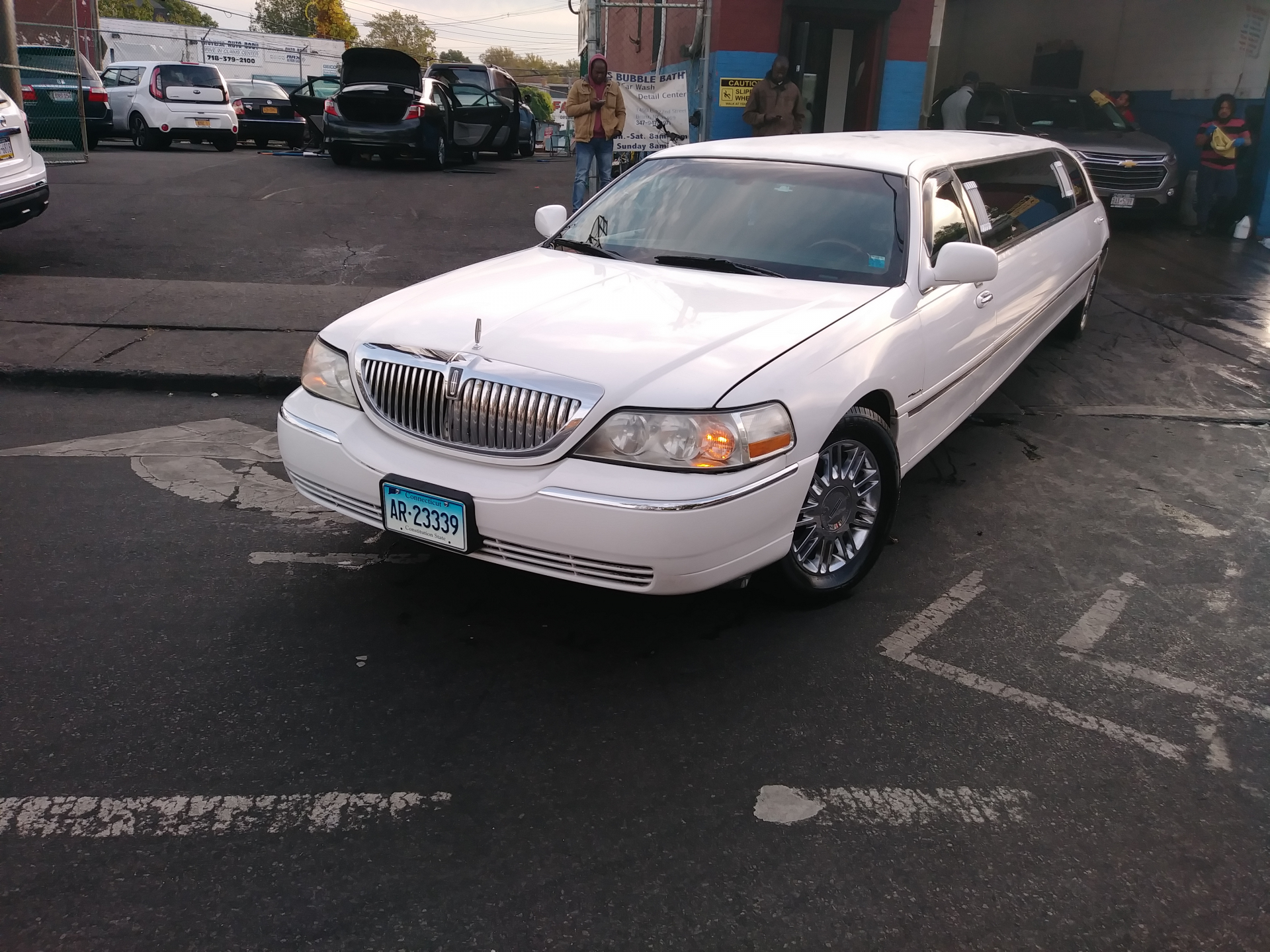 WHITE LINCOLN TOWNCAR LIMO
Limo /
North Bergen, NJ

 / Hourly $0.00
