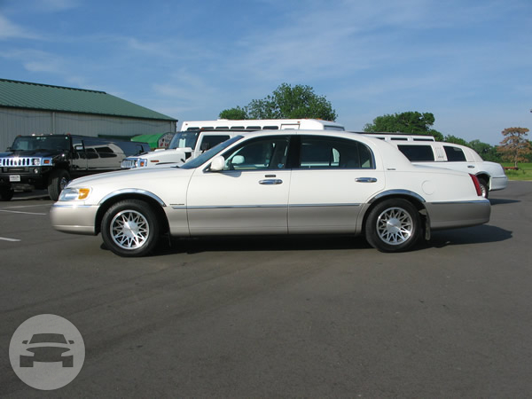 White Lincoln Towncar
Sedan /
Kansas City, MO

 / Hourly $0.00
