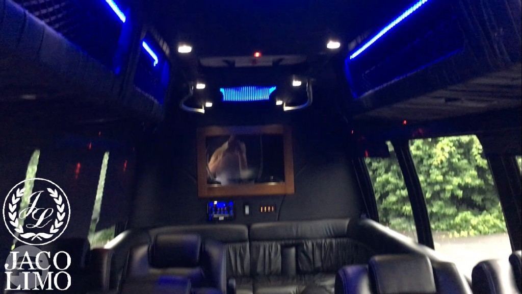 Limo Party Bus
Party Limo Bus /
Louisville, KY

 / Hourly $0.00
