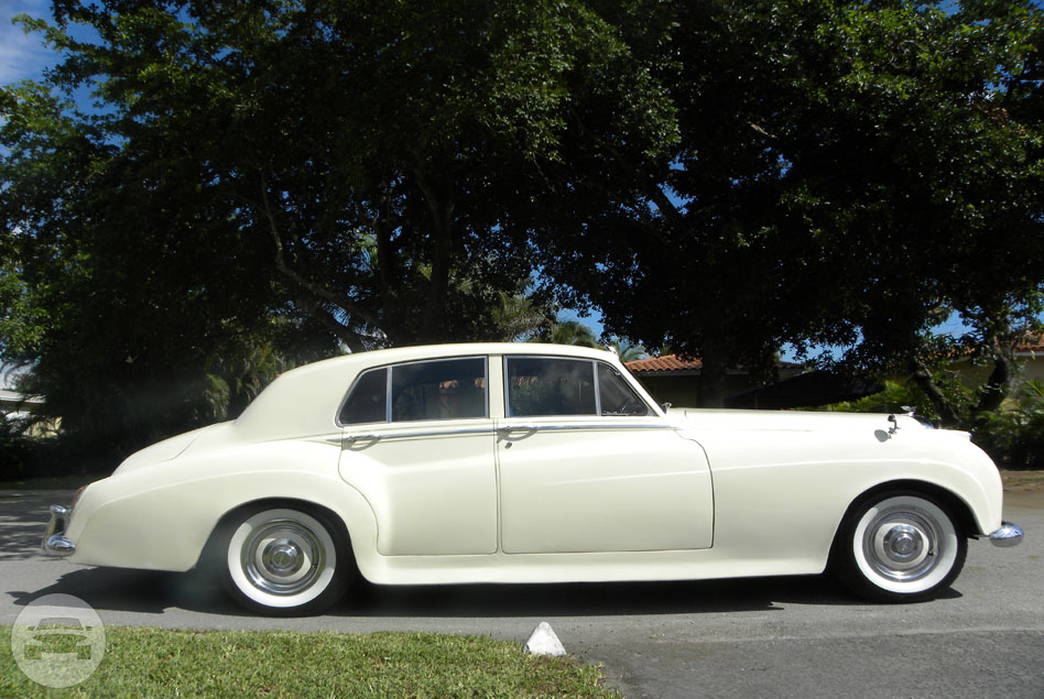 1960 WHITE BENTLEY
Sedan /
Hialeah, FL

 / Hourly $0.00
