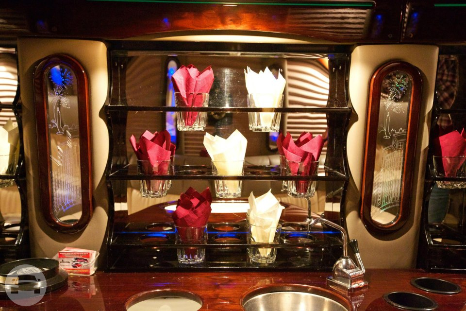 Land Yacht Luxury Coaches (Party Buses)
Party Limo Bus /
Detroit, MI

 / Hourly $0.00
