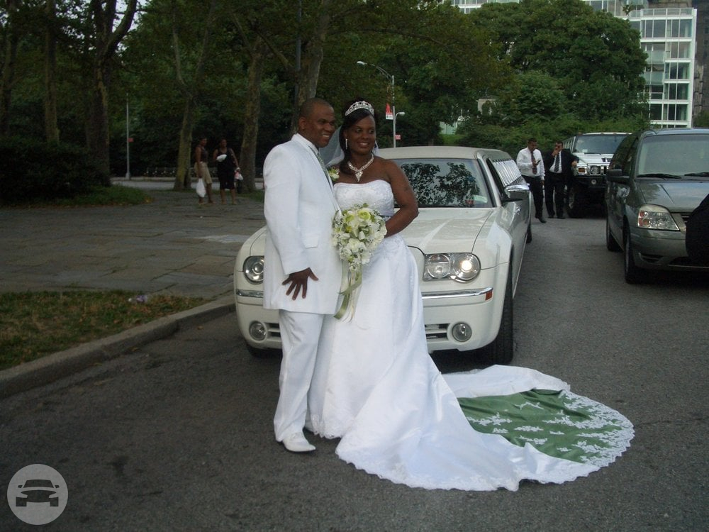 Chrysler Limo - Bentley Edition
Limo /
New York, NY

 / Hourly $0.00
