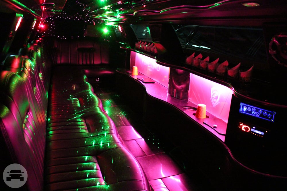 White Lincoln Town Car Limo
Limo /
Dallas, TX

 / Hourly $0.00
