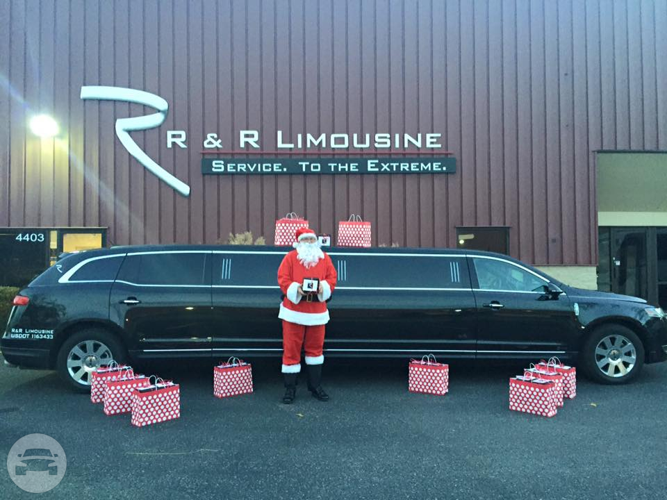 Lincoln MKT Stretch Limousine
Limo /
Louisville, KY

 / Hourly $0.00

