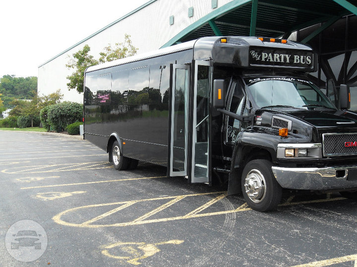GMC 5500 Limousine Bus #55
Party Limo Bus /
Cincinnati, OH

 / Hourly $175.00

