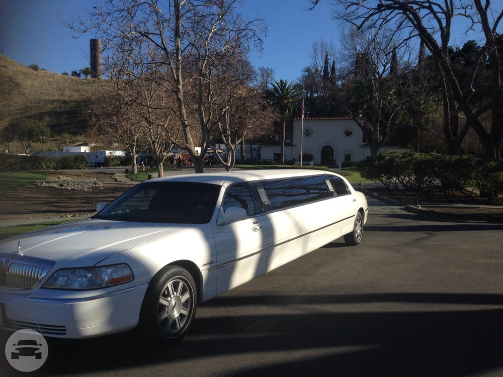 Lincoln Stretch Limousine (Black & White)
Sedan /
San Francisco, CA

 / Hourly $0.00
