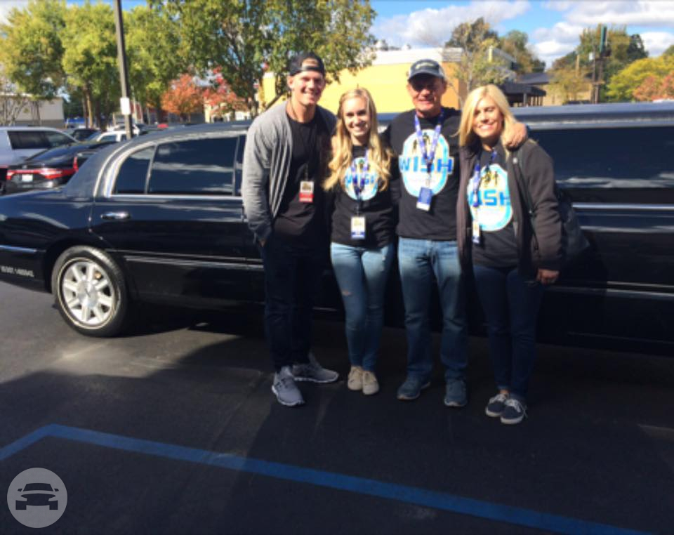 8 Passenger Executive Lincoln Town Car Stretch
Limo /
Lexington, KY

 / Hourly $0.00
