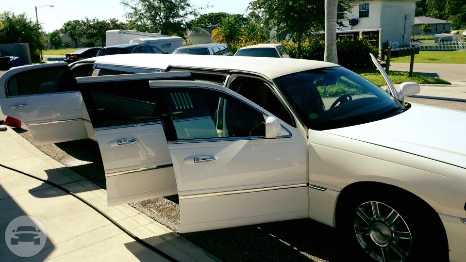 White Lincoln Towncar Stretch Limo
Limo /
Marco Island, FL

 / Hourly $0.00
